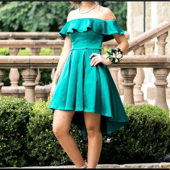 Satin Homecoming/prom dress. Size 1. Emerald green - Picture 1 of 4